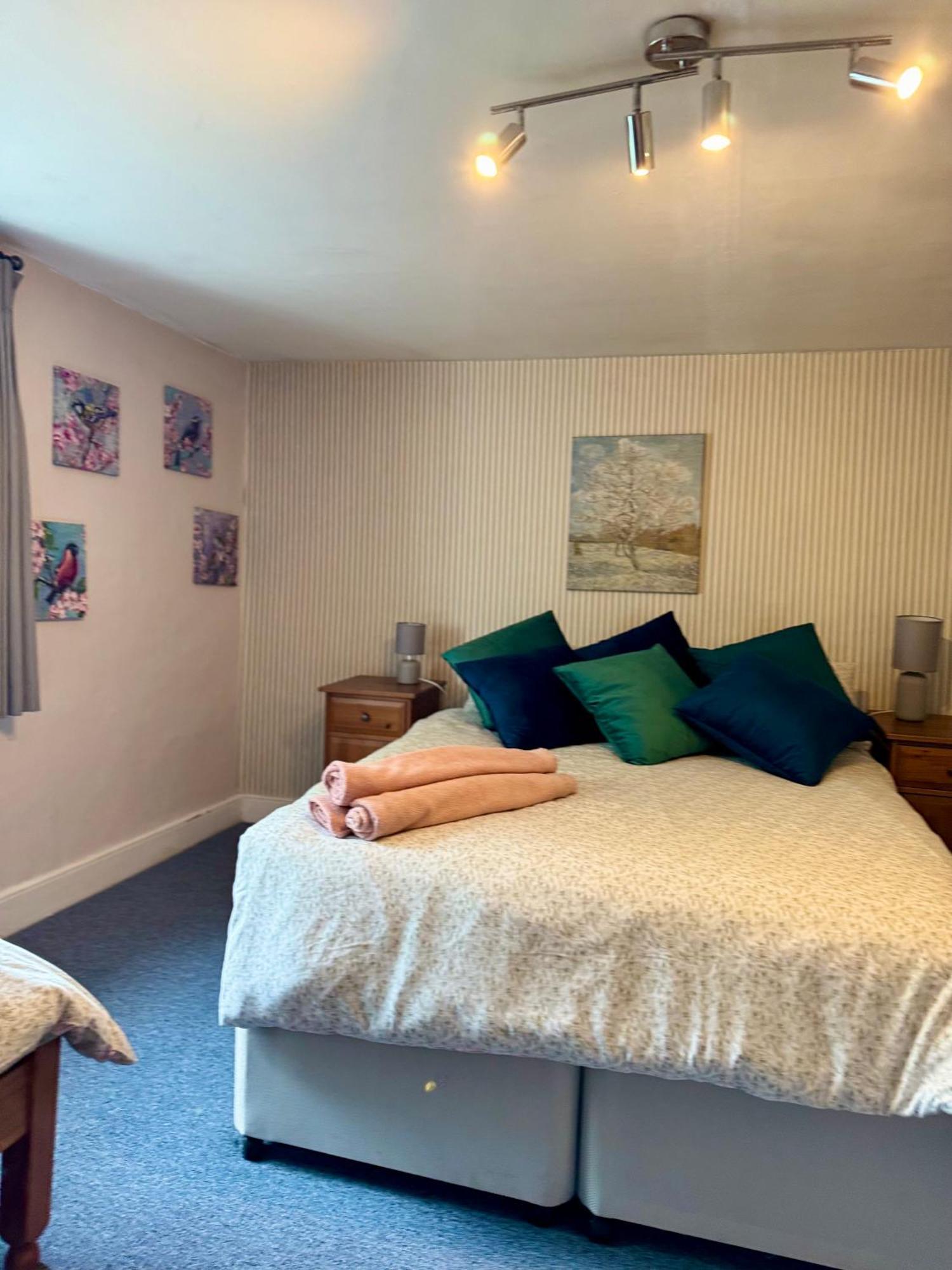 Beautiful Townhouse Next To Royal Victoria Park And Botanical Gardens Within Easy Walking Distance To Bath City Centre Экстерьер фото