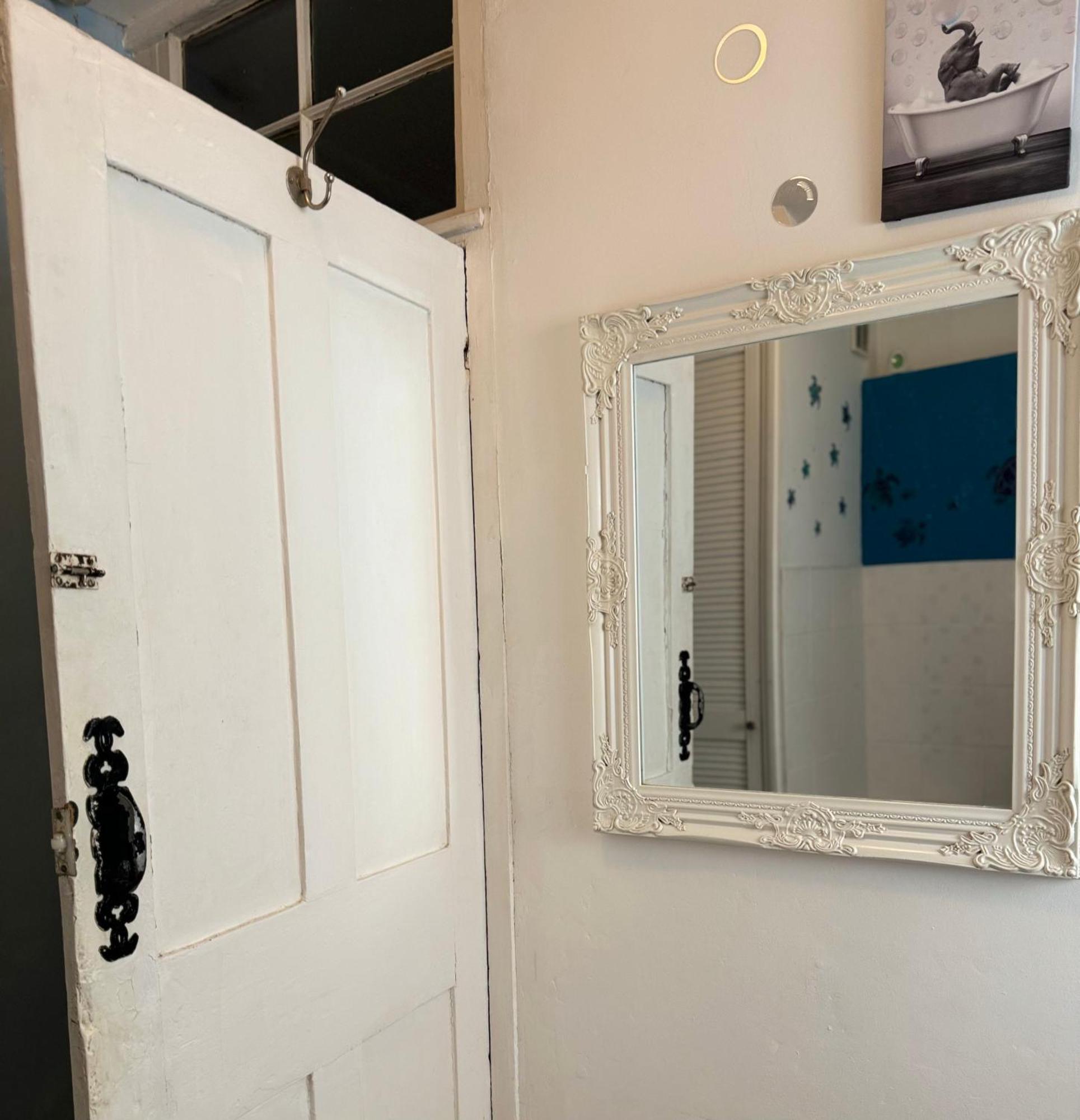 Beautiful Townhouse Next To Royal Victoria Park And Botanical Gardens Within Easy Walking Distance To Bath City Centre Экстерьер фото